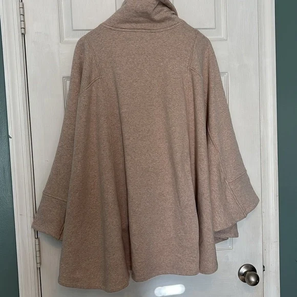 UGG fleece poncho - Picture 6 of 6
